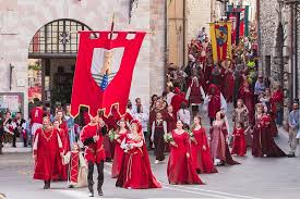 RIEVOCAZIONI STORICHE IN UMBRIA: IL  CALENDIMAGGIO AD ASSISI