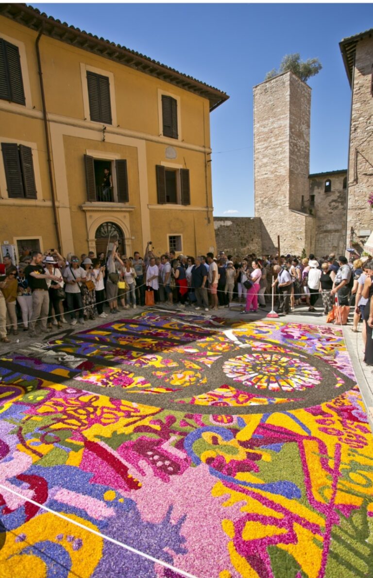 RIEVOCAZIONI STORICHE IN UMBRIA: L’INFIORATA DI SPELLO